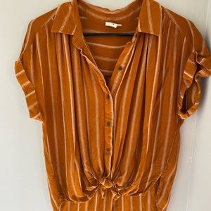 Short sleeve button up